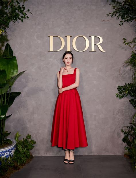 china woest op dior fotograaf